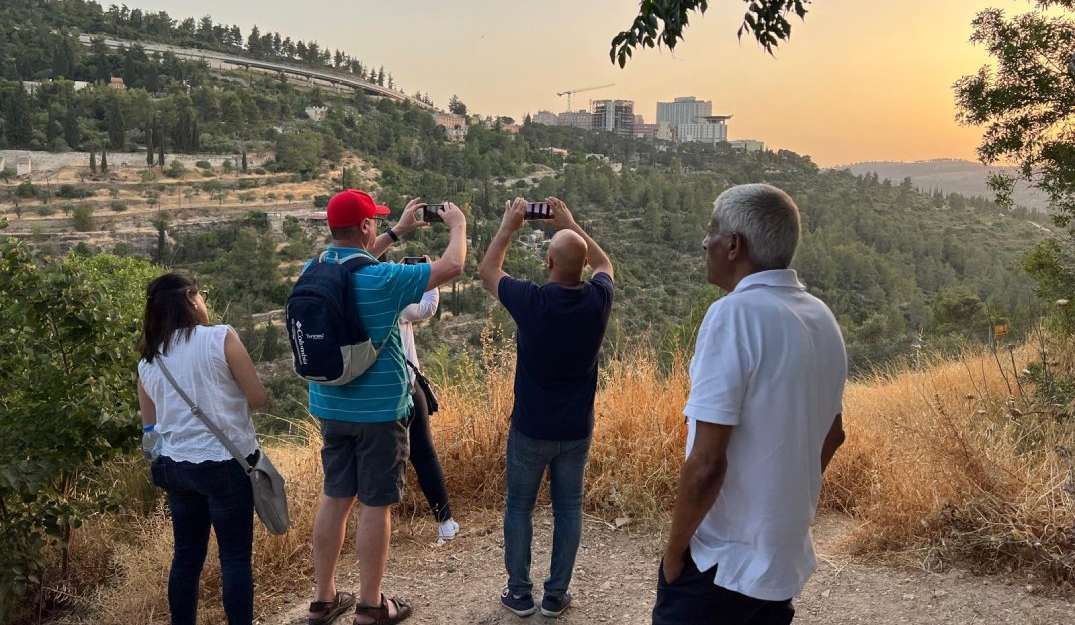צילום של חו"ל בירושלים״: סיור בכפר עין כרם עם "ירושלים מחוץ לקופסה"