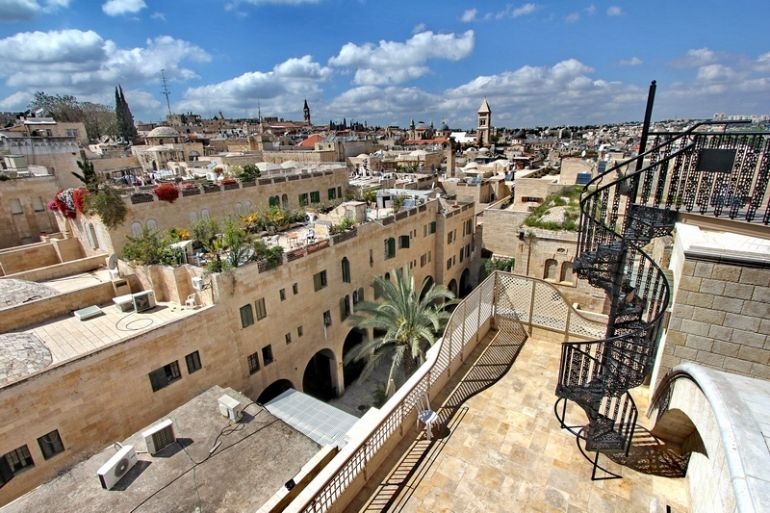 צילום של בית כנסת החורבה