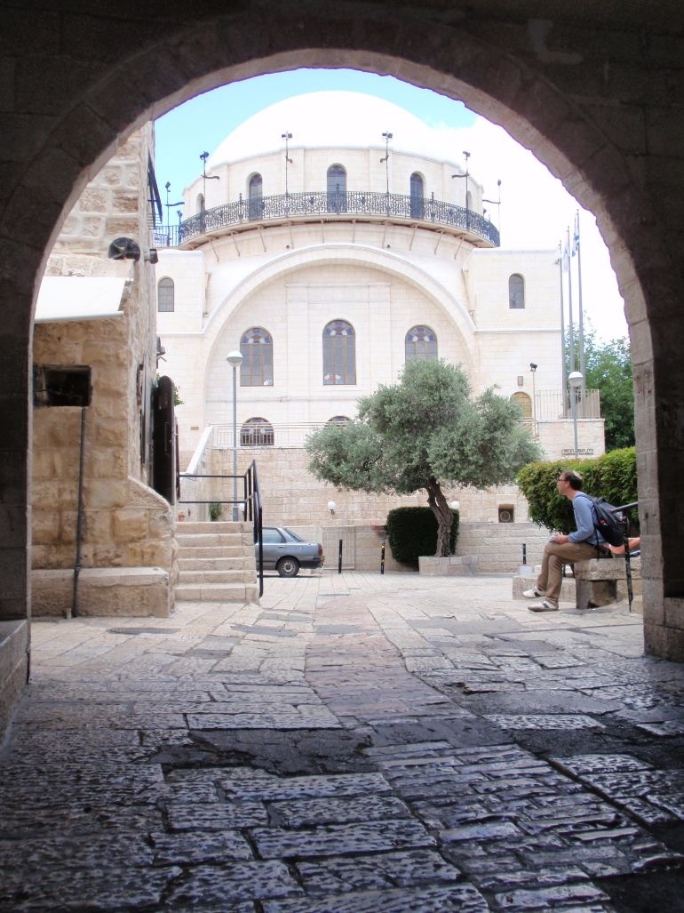 צילום של בית כנסת החורבה